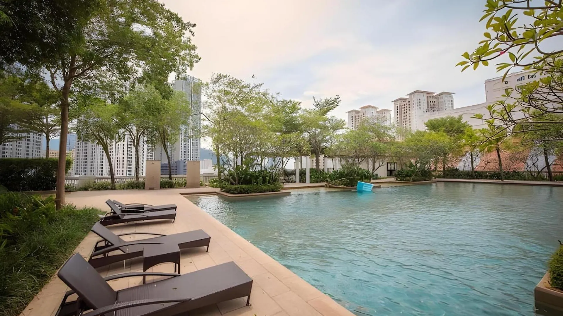 Апартаменты Marina Suite With Seafront Sunrise View Джорджтаун