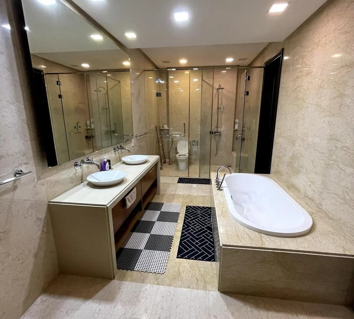 Апартаменты Marina Suite With Seafront Sunrise View Джорджтаун